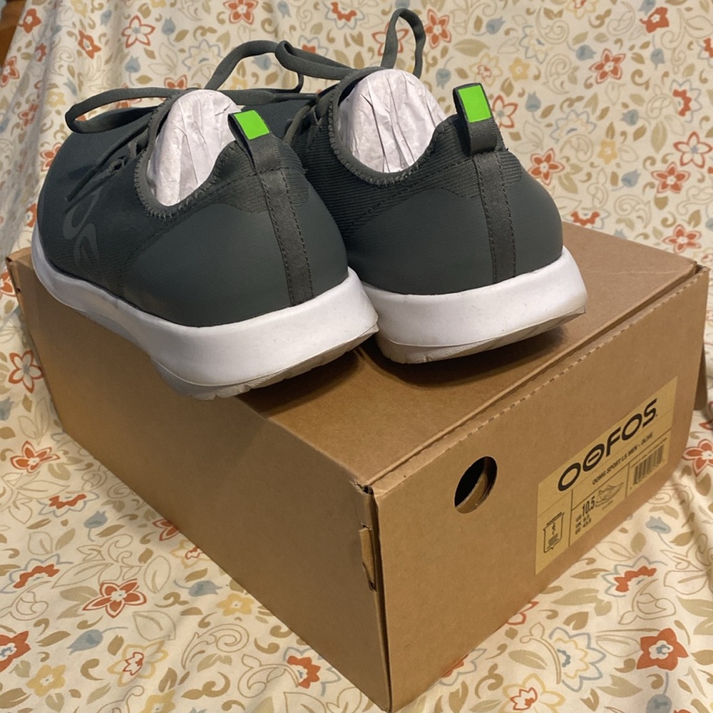 Like New OOFOS OOMG Sport LS Men’s 10.5 Olive Recovery Sneaker Shoes - Picture 8 of 8